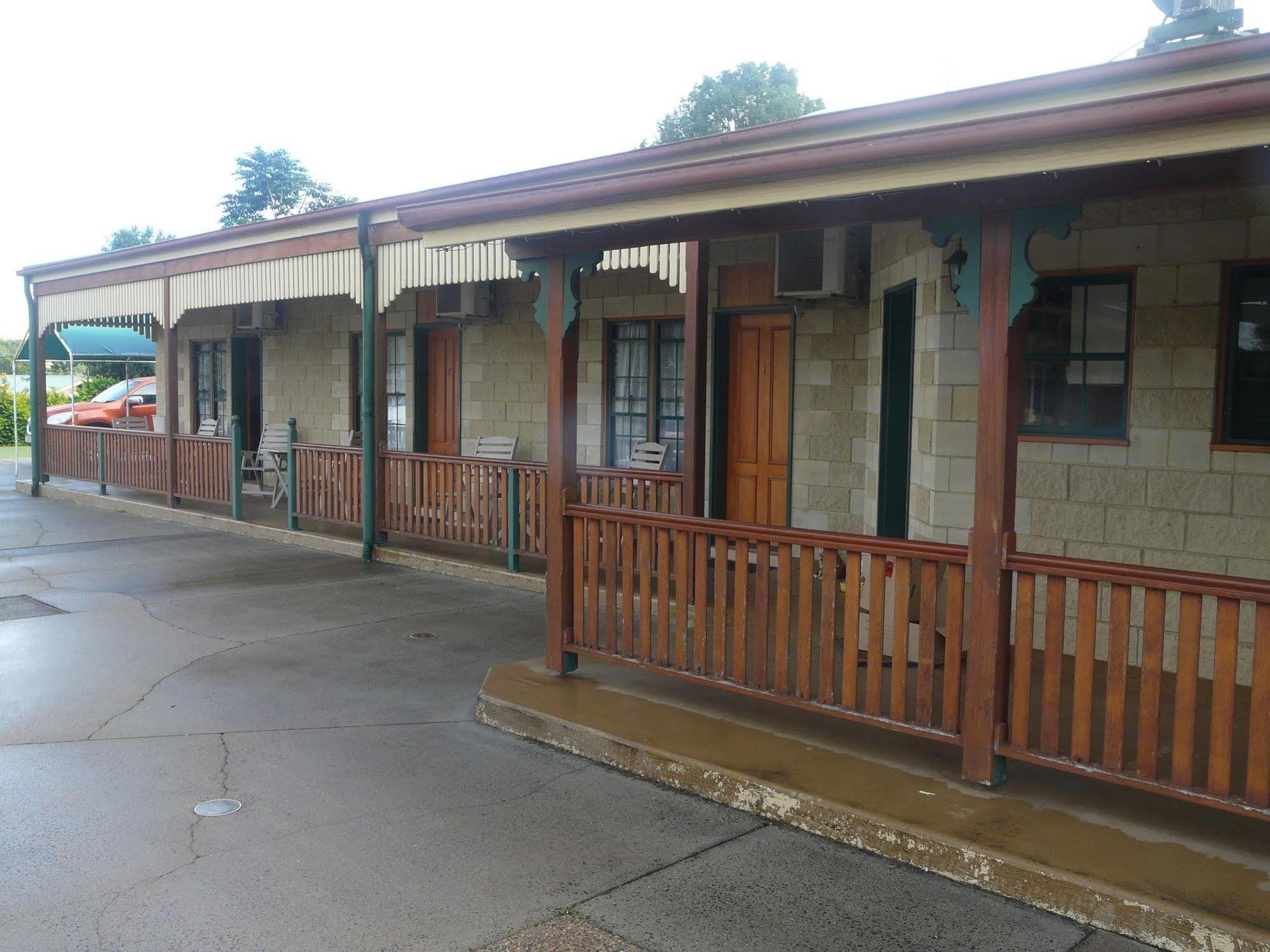 Curtain Fig Motel Yungaburra Buitenkant foto